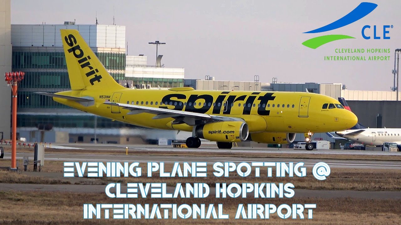 Ветреный вечер: наблюдение за самолетами из международного аэропорта Кливленда Хопкинс (4K)