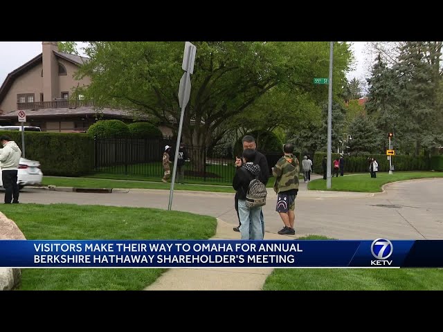 Berkshire Hathway weekend officially begins as thousands crowd the streets of Omaha