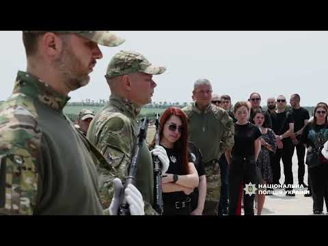 У Запоріжжі провели в останню путь поліцейського спецпризначенця Григорія Кожуховського