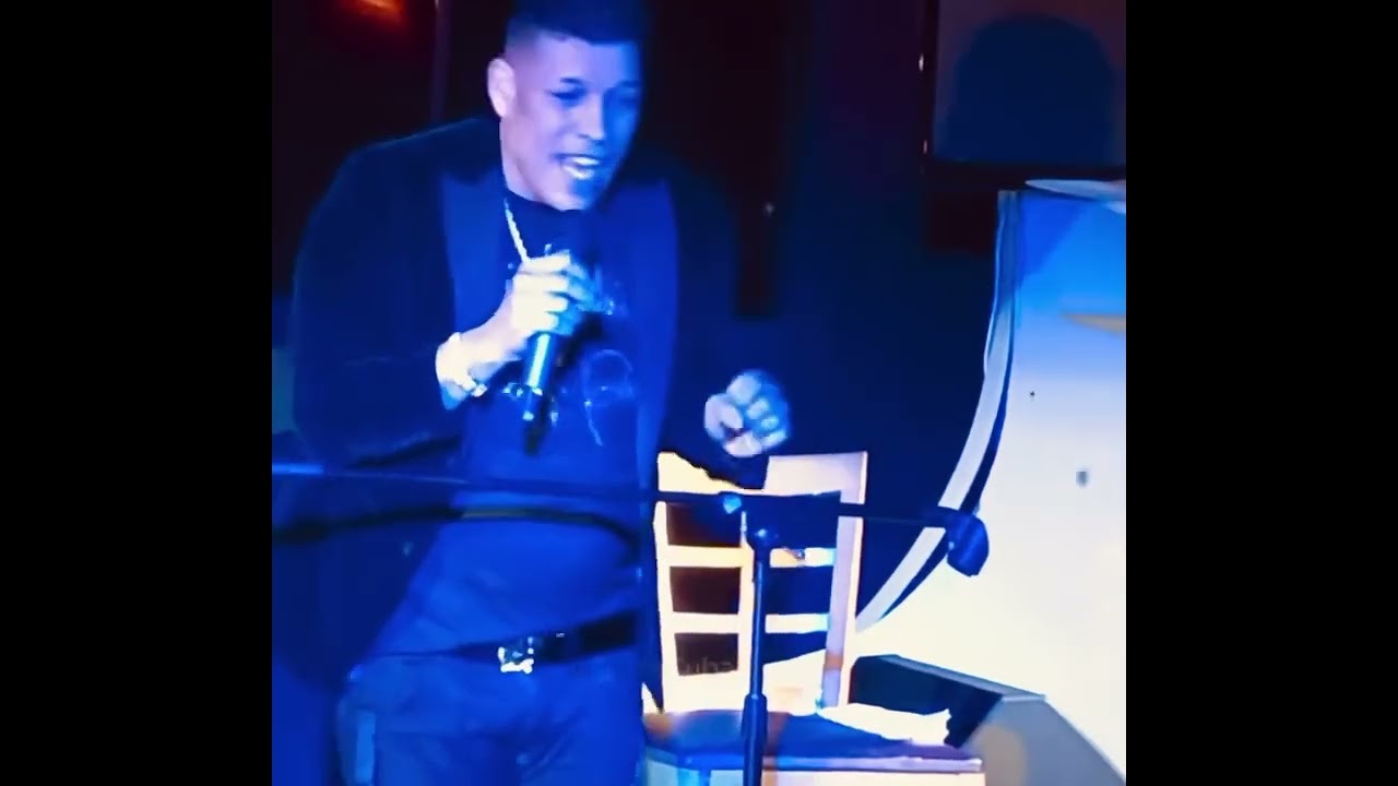 “En el muro del Malecón..escuchando bad bunny (LIMAY 🇨🇺🇨🇺BLANCO )