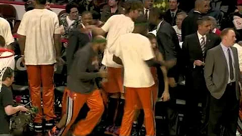 Steve Nash wears wrong shorts and changes in huddle