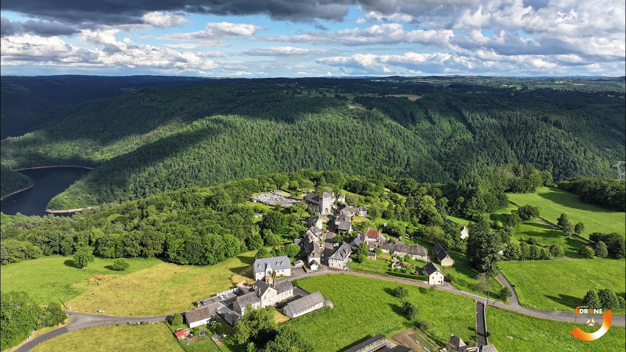 Hautefage en Corrèze. Le village au bord de la Maronne vu par Corrèze Drone