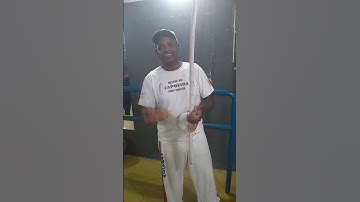 Mestre dil repicando seu berimbau viola chora viola