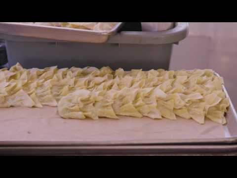 Video: Luau Food Ideas Von Küchenchef Lee Anne Wong