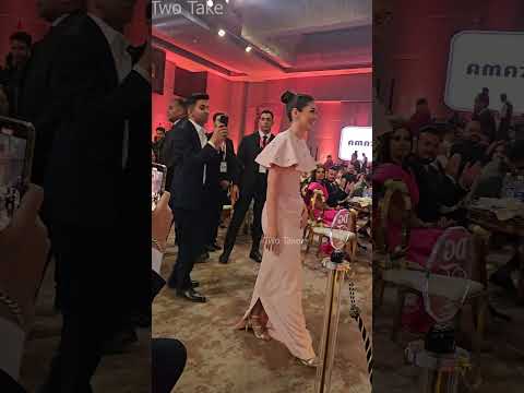 الأب والخطيب السند رد فعل احمد زاهر و هشام جمال اثناء تكريم ليلي زاهر