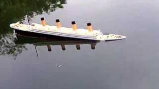 Model Titanic Sinks in 15 seconds