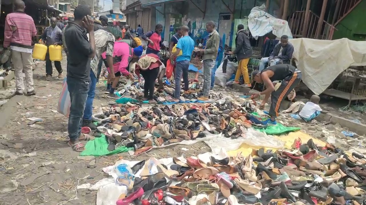 Sunday Market | Shoes for 30/kshs 0.22$ @ Gikomba #nairobi #kenya #mitumba #recycle #china #europe