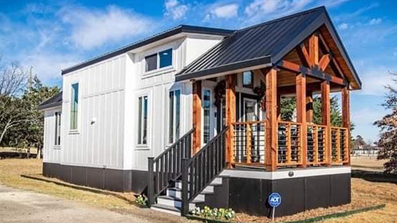 Possibly The Nicest Park Model Tiny House I’ve Ever Seen - YouTube