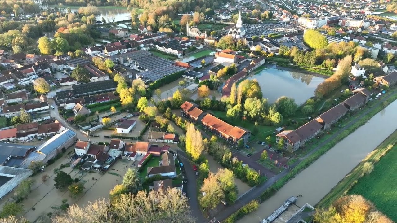 Inondations: images aériennes de la ville d'Arques sous les eaux | AFP Images