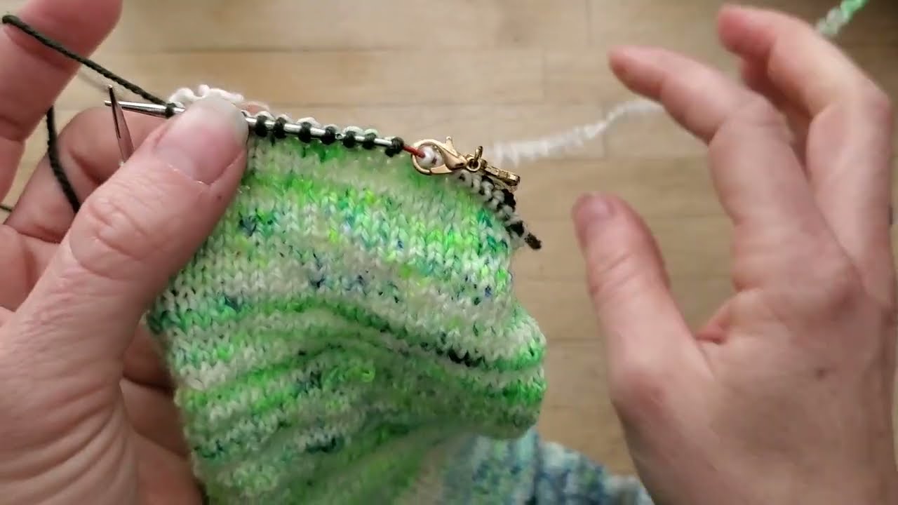 Tutoriel Tricot - Rentrer les fils au fur et à mesure (pour un changement de couleur)