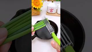 5-Blade Scissor Se Sabzi Cutting 😍 Healthy Cooking Hack #shorts