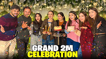Grand Celebration Of 2M Subscribers 😍| Sabko Treat di 😆| Meray Uper Sara Cake Gir Gya 😱|Sistrology 
