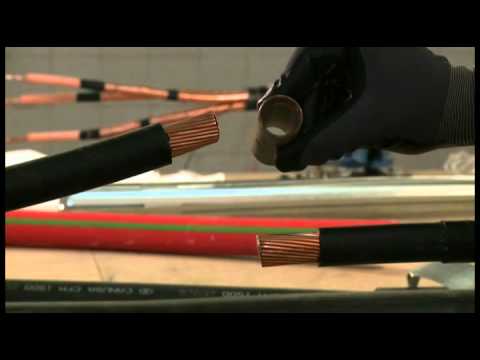 Vídeo: Quins són els dos cables del cos de l’accelerador?