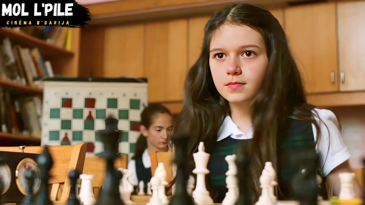 فتاة يتنمر عليها اصدقائها في المدرسة😢 تتعلم الشطرنج على يدي رجل عجوز🥺فتغير حياتها وطريقة تفكيرها❤️|🎦