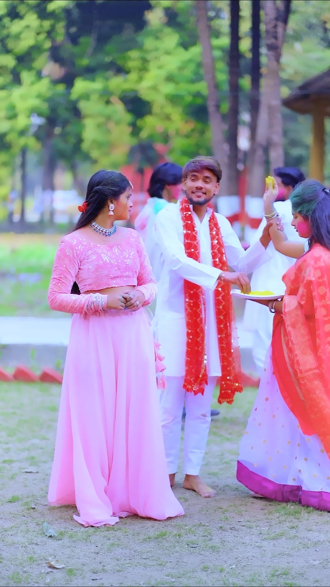 holi to tere sang hi manayge