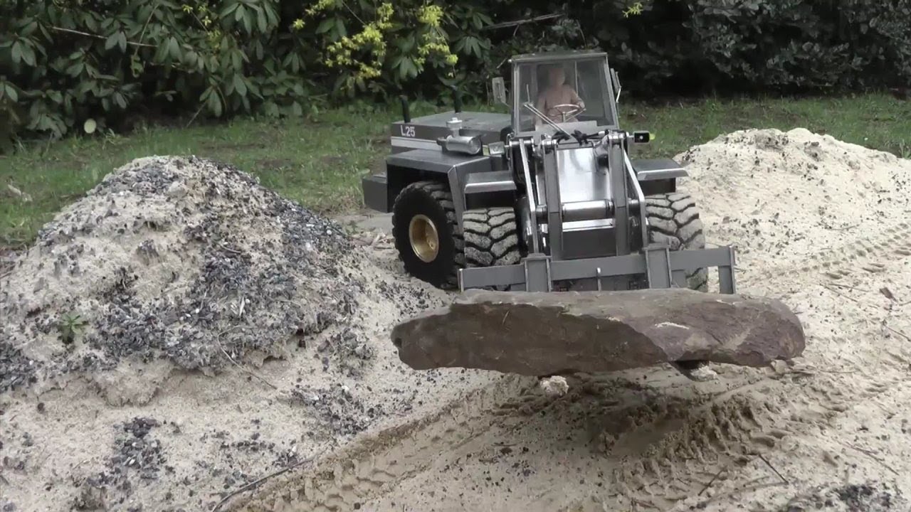 WALKENDE REIFEN für RC Radlader im feuchten Sand CUSHION WALKENDE REIFEN für RC Radlader im feuchten Sand CUSHION
