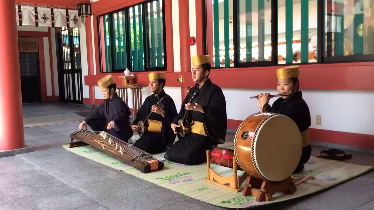沖縄の琉球古典音楽演奏 - YouTube