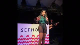 Ludmilla se apresentando na festa da #Sephora