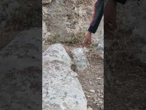 قبر صخري