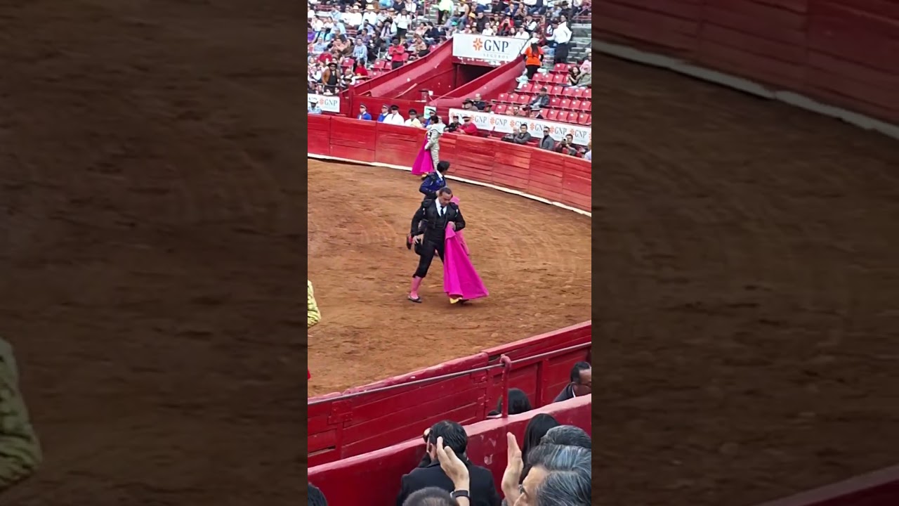 LA MÉXICO 2025 -2da de feria | Ovación a banderilleros de Fermín Rivera en el 1er toro de la tarde