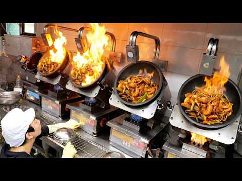 90% 자동화? 대한민국 미래의 주방! 자동 웍 기계부터 다양한 음식 기계 몰아보기 / Robert kichen | Korean Street Food
