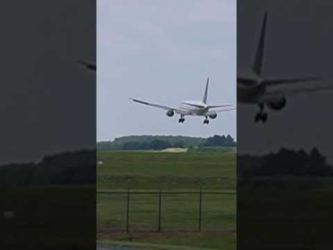 United 767-400 Landing at Washington Dulles. #aviation #planes #kiad #767 #unitedairlines #shorts