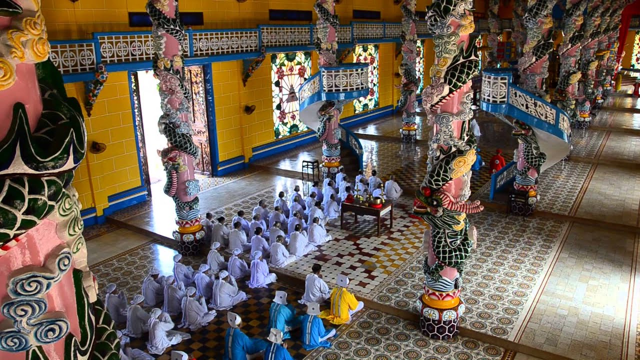 Служба в верховном храме Каодай