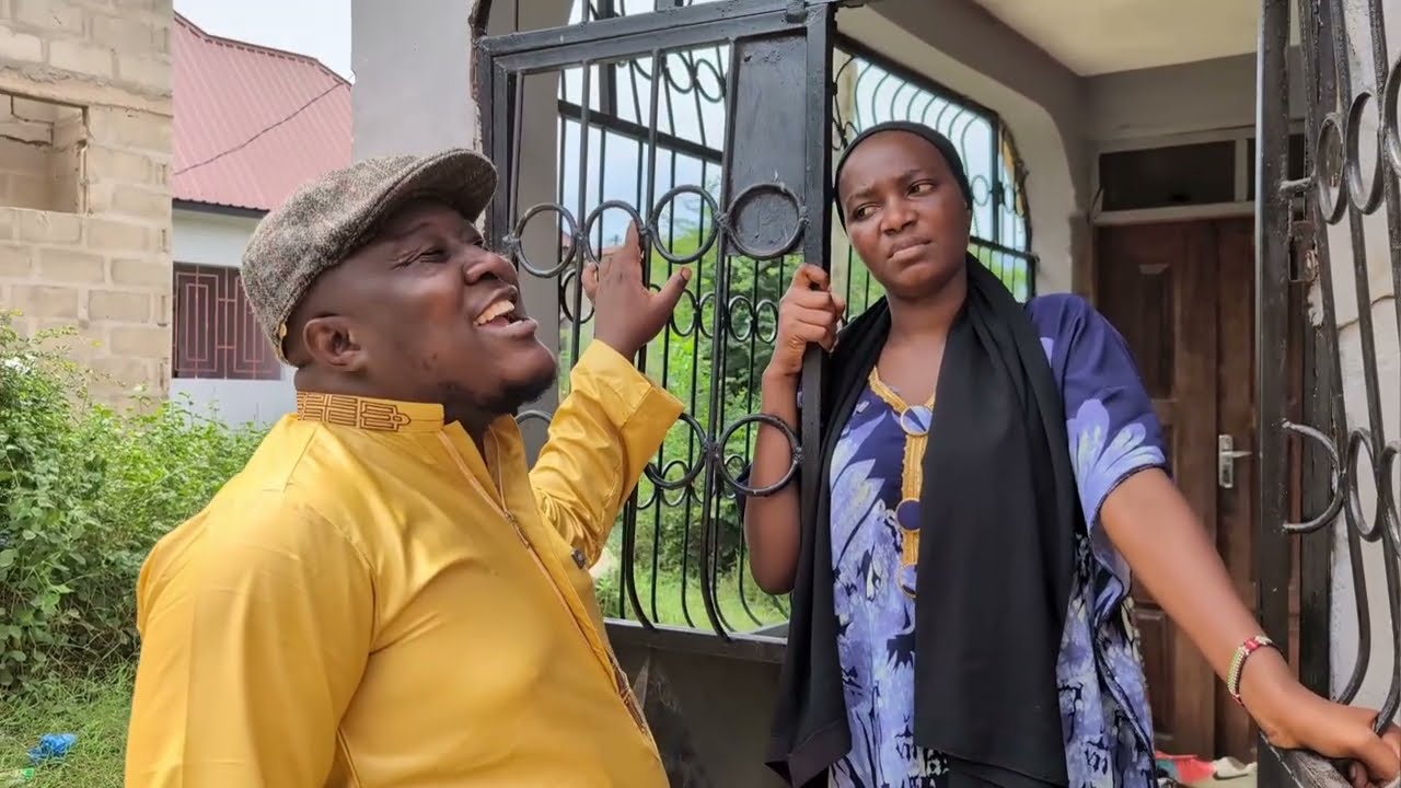 UYU MZEE PEKUPEKU KWELI KILA KITU ANATAKA KUJUA YEYE…