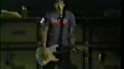 01 - blink-182 - Dumpweed Live (The Mark, Tom and Travis Show Tour)