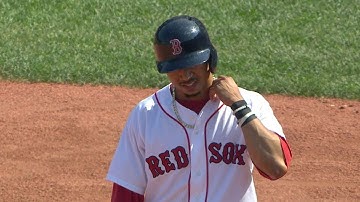 TOR@BOS: Betts plates Holt with an infield single