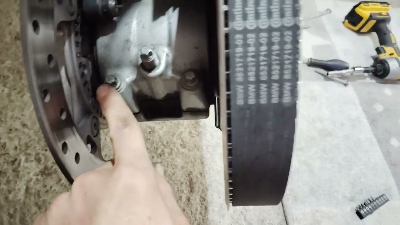 F800gt Comment changer sa courroie! (tutoriel)