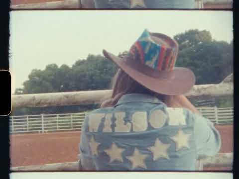 Lainey Wilson - Live Off (Official Lyric Video)
