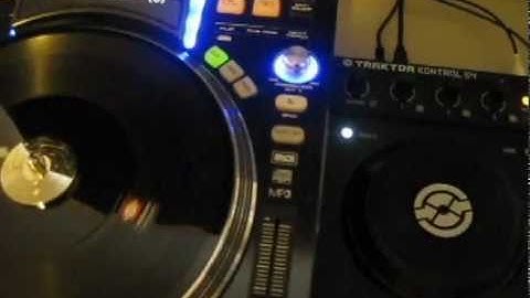 Native Instruments Traktor Kontrol S4 with Denon DN-S3700 Timecode Demo
