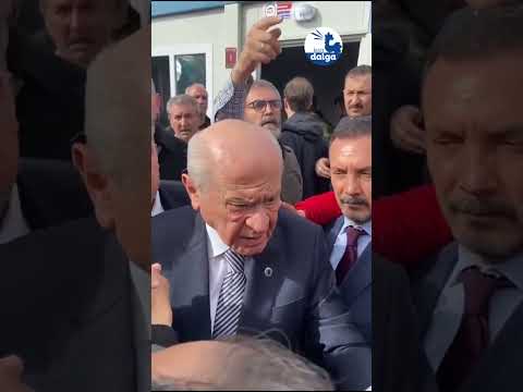 Elbistan’da bulunan MHP Genel Başkanı Devlet Bahçeli depremzedeleri azarladı: Sessizlik olacak