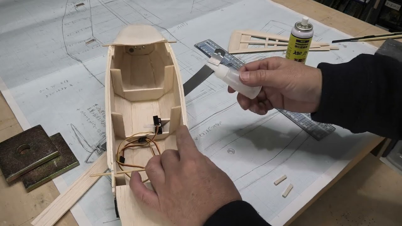 垂直尾翼の無い鳥型機　垂直尾翼の無い鳥型機　鳥型グライダー「FALCON」 製作・飛行・改造