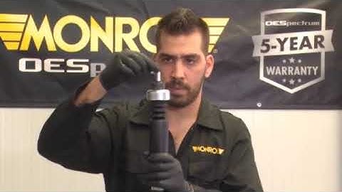 Replacing rear shock absorbers of a Renault Clio