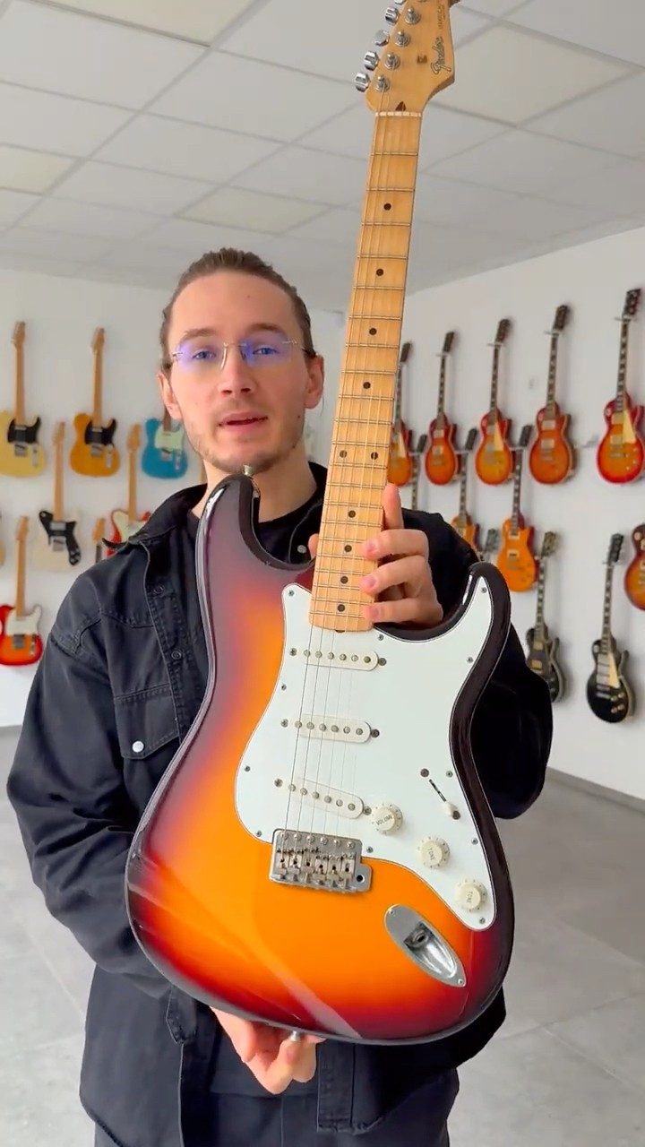 Fender Japan Stratocaster 1997-2000 - Sunburst - YouTube