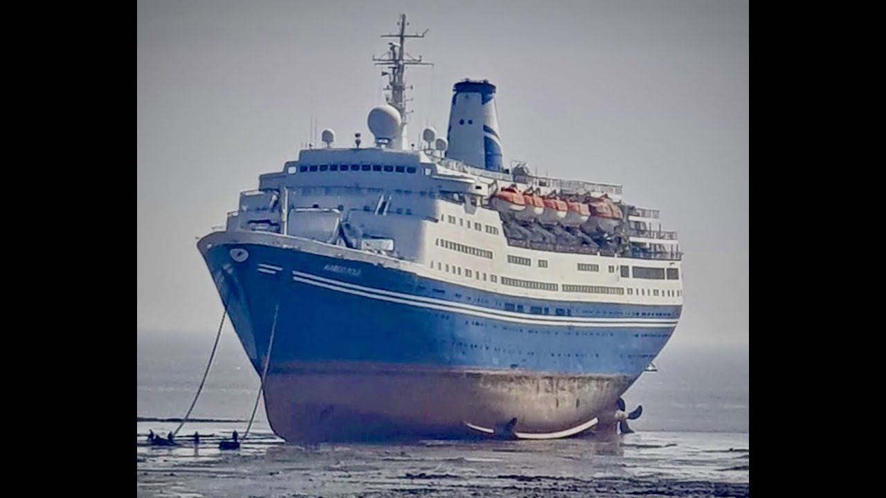 Échouage du MARCO POLO le 14 JANV 2021 / Beaching the MARCO POLO @Perrin-M-croisieresetpaquebots