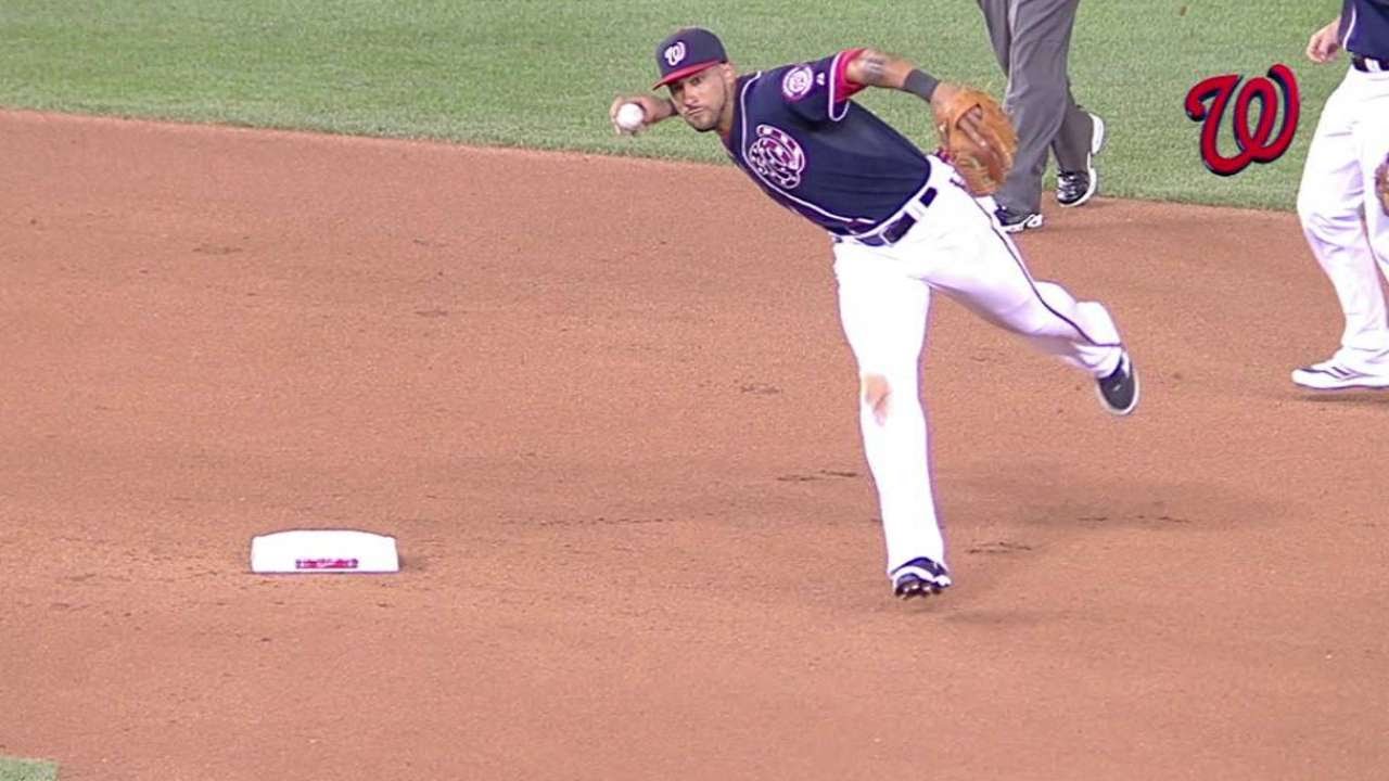 MIL@WSH: Desmond makes a great barehanded play