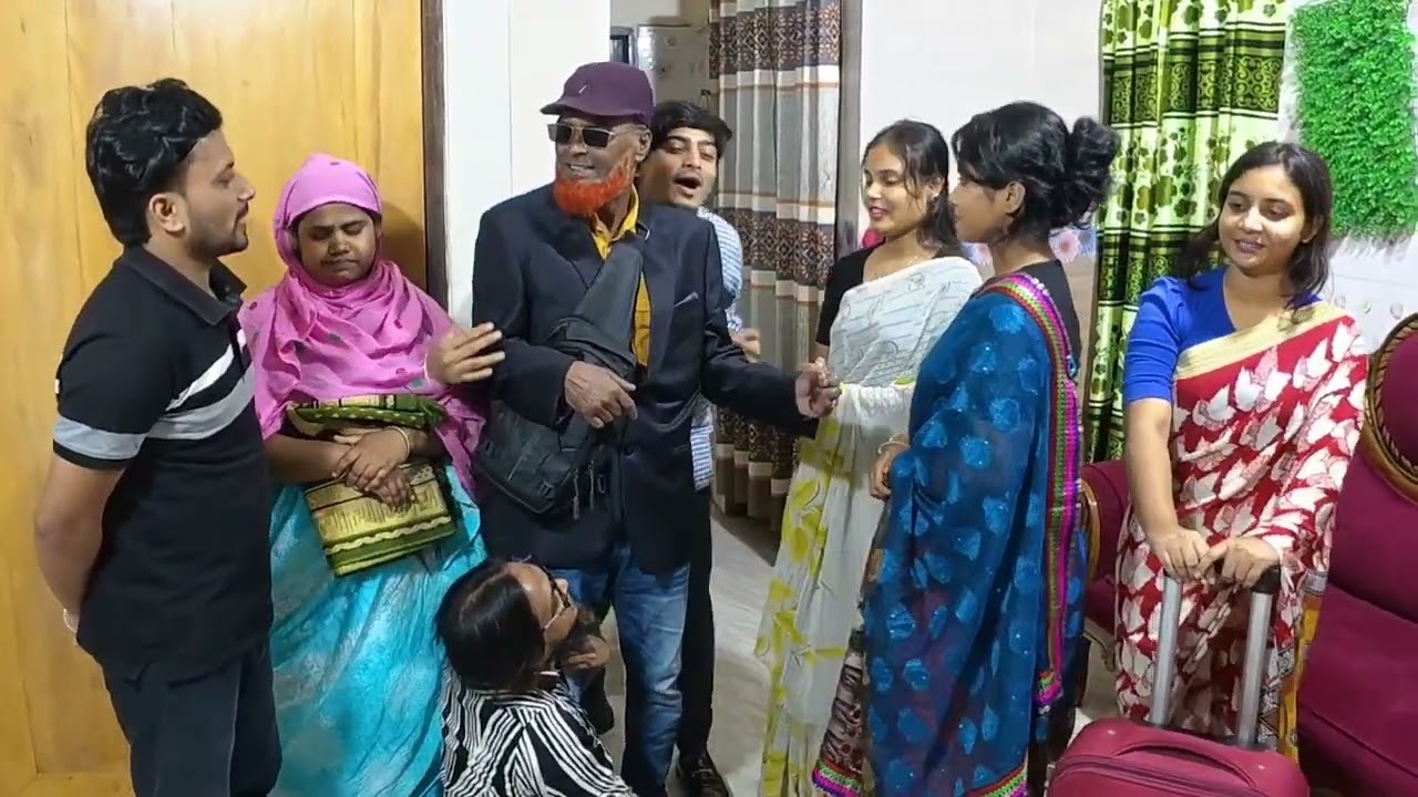 প্রবাসীর   স্ত্রীকে নামাজ পড়া অবস্থায় লাথি মেরে ফেলে দিল তিন ছেলের বউ, শাশুড়ি,হচ্ছে  কাজের লোক