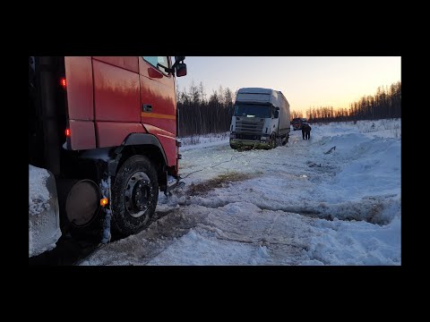 Работаем дальше ! Зимник Усть -Кут Ленск ! Наледи .пробки.все как обычно !!!