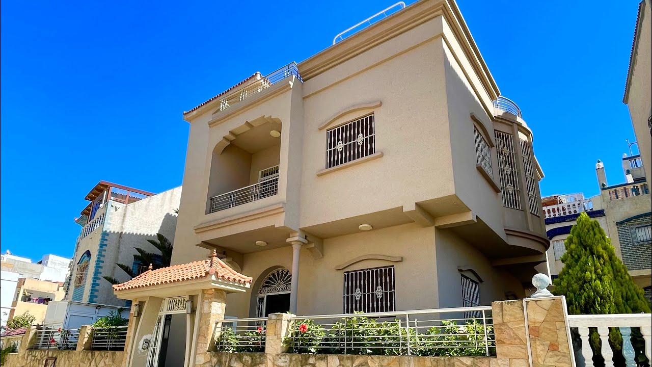 فيلا رائعة جدا بالفراش ديالها قريبة جدا من الشاطئ 0703640826 القصر الصغير طنجة