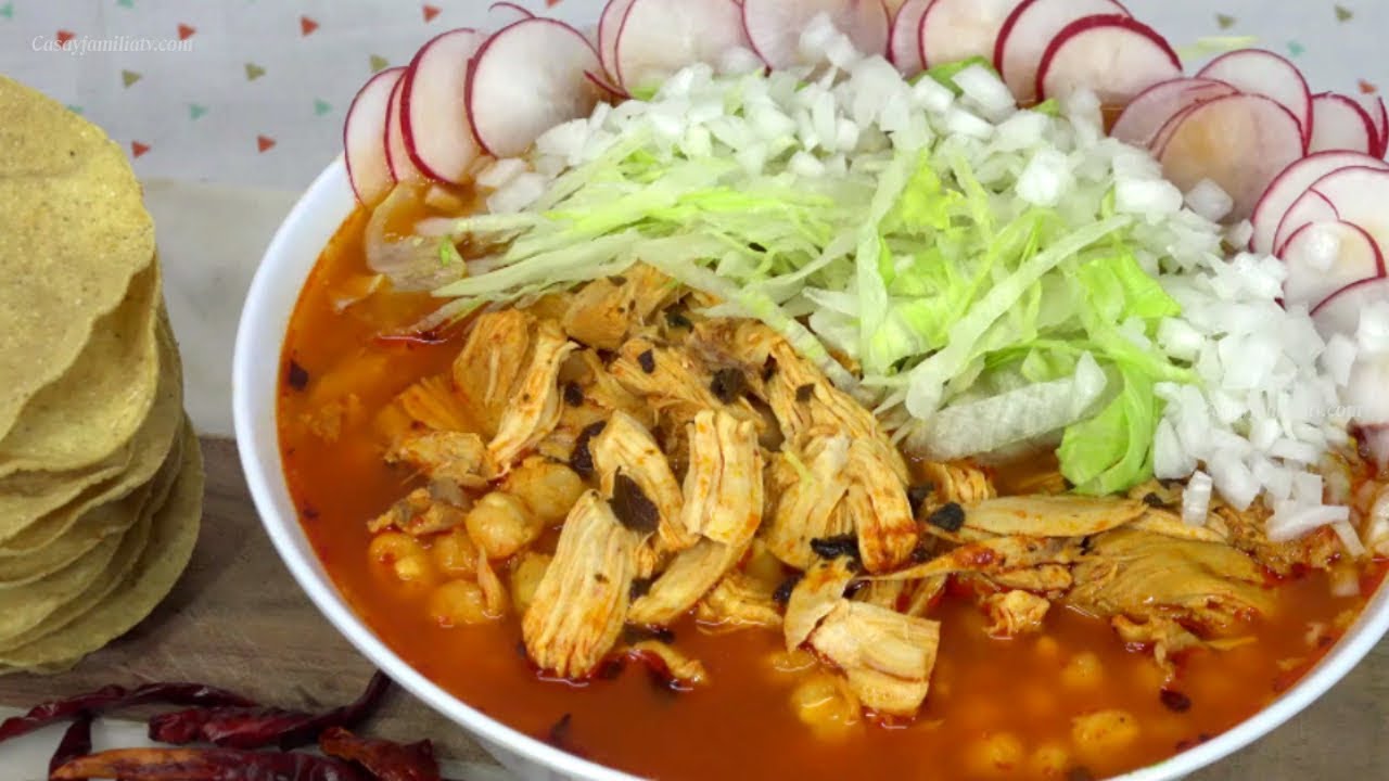 Pozole Rojo de Pollo - Recetas en Casayfamiliatv - YouTube