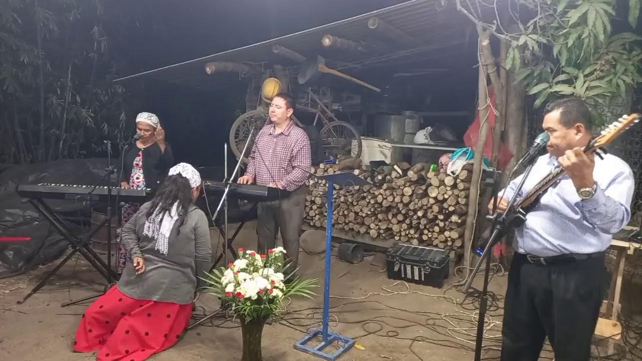 VIGILIA DE ACCION DE GRACIAS EN EL HOGAR DE LA FAMILIA SALINAS  MISIÓN CRISTIANA LA CASA DE YESHUA