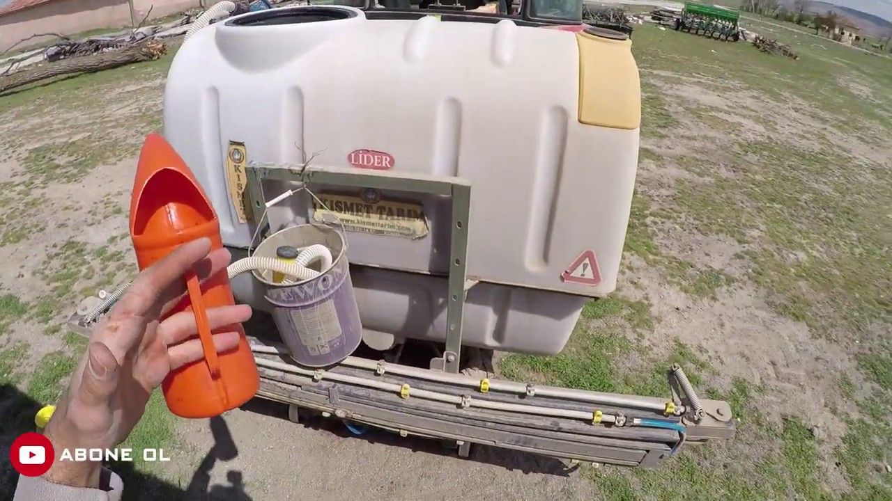 Ekinlere sıvı gübre ve ot ilacı karışımı hazırladım.