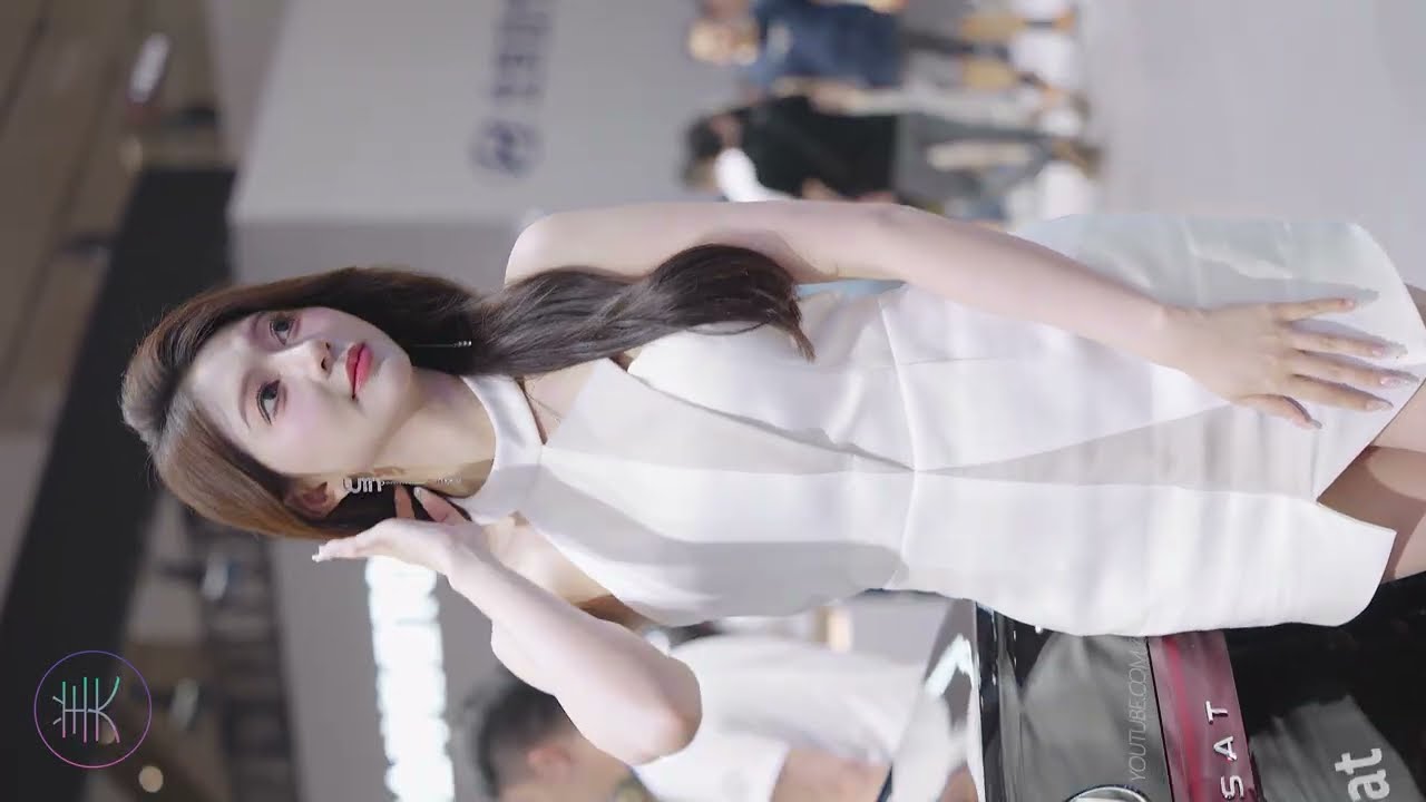 4K 2024深圳粵港澳大灣區車展 #小十七 레이싱모델 Racing Model 미니스커트 車模隨拍 LOOKBOOK 141 #美人