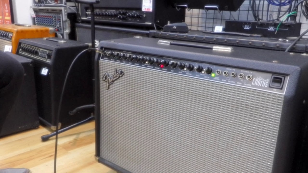 Fender Ultimate Chorus - YouTube