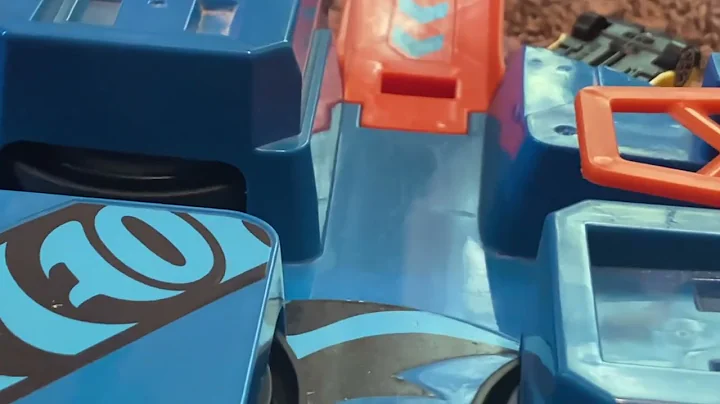 Eleanor & Finn play with Hot Wheels