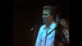Glen Campbell - Live at the Dome (1990) - Mull Of Kintyre (Glen on Bagpipes)