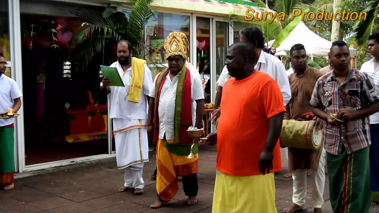 Marche sur le feu Temple Pandiali Karly Beaufond 2018 Saint-Benoit.4k